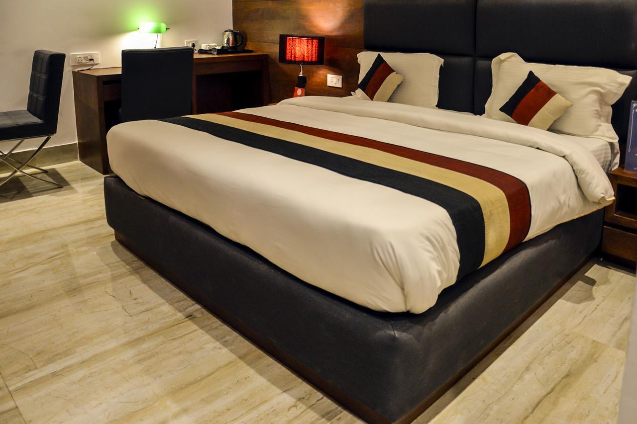 Oyo 1358 Hotel Crossroad Lucknow Luaran gambar