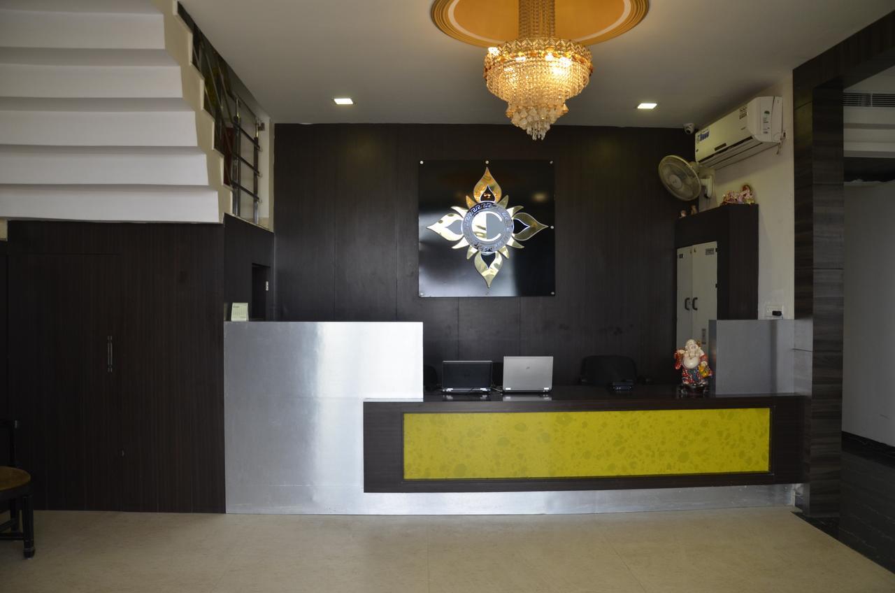 Oyo 1358 Hotel Crossroad Lucknow Luaran gambar