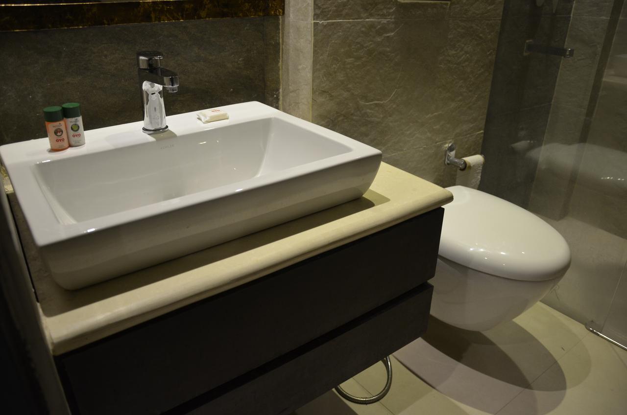 Oyo 1358 Hotel Crossroad Lucknow Luaran gambar