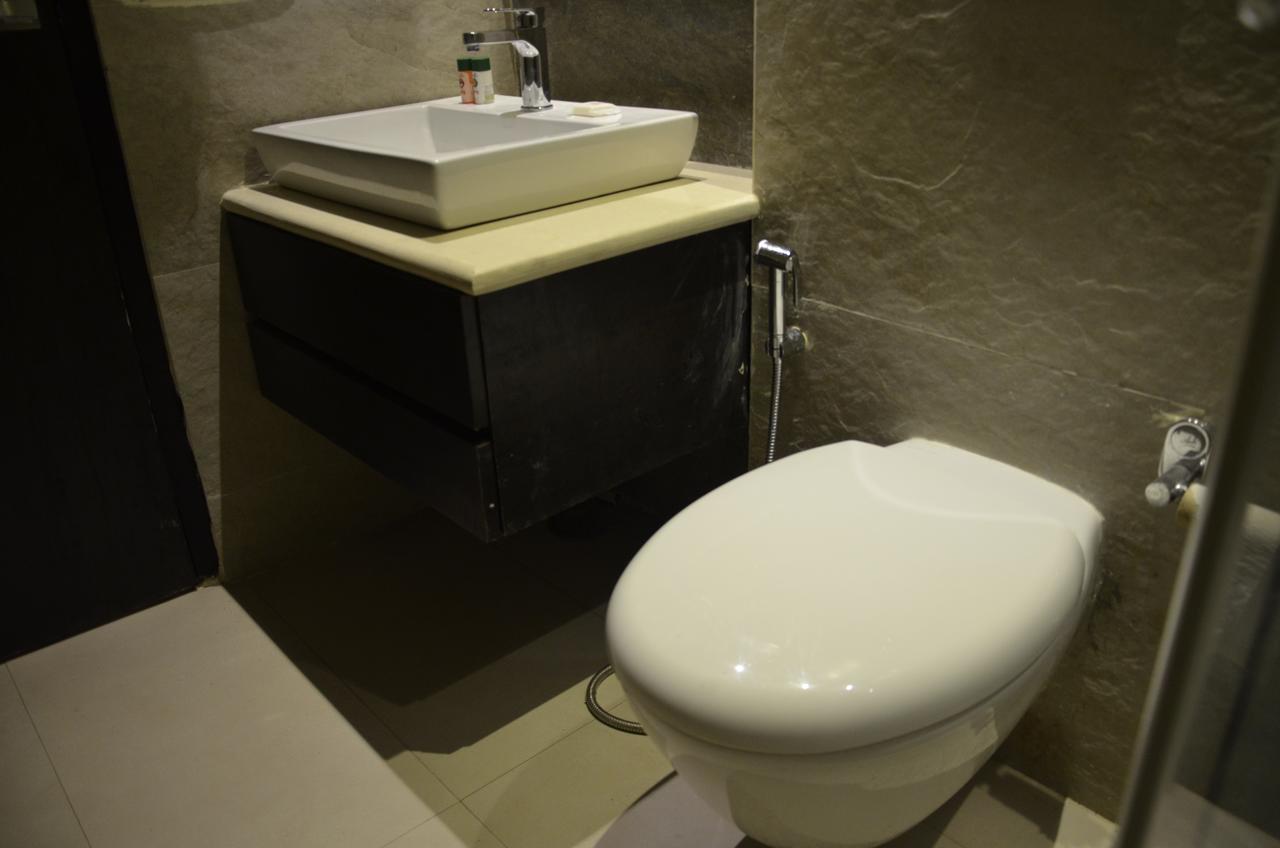 Oyo 1358 Hotel Crossroad Lucknow Luaran gambar