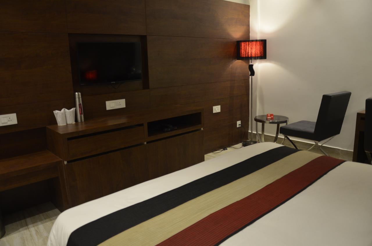 Oyo 1358 Hotel Crossroad Lucknow Luaran gambar