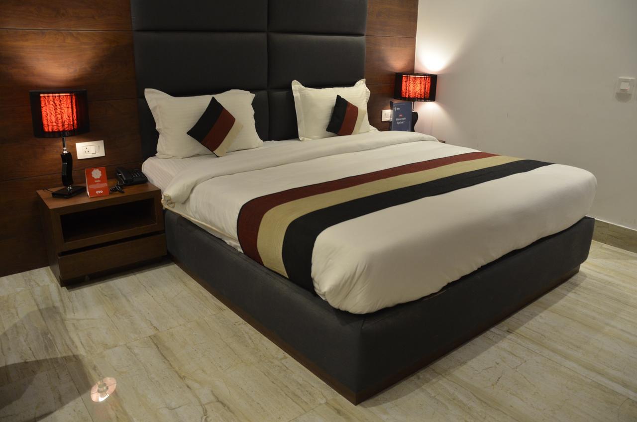 Oyo 1358 Hotel Crossroad Lucknow Luaran gambar