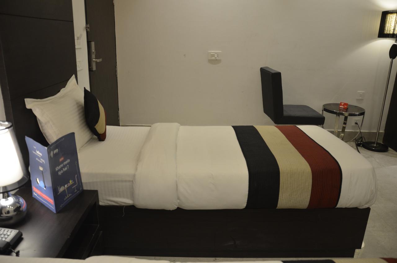 Oyo 1358 Hotel Crossroad Lucknow Luaran gambar