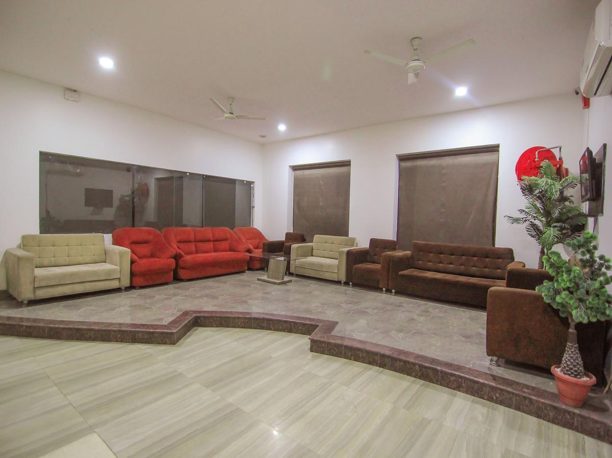 Oyo 1358 Hotel Crossroad Lucknow Luaran gambar