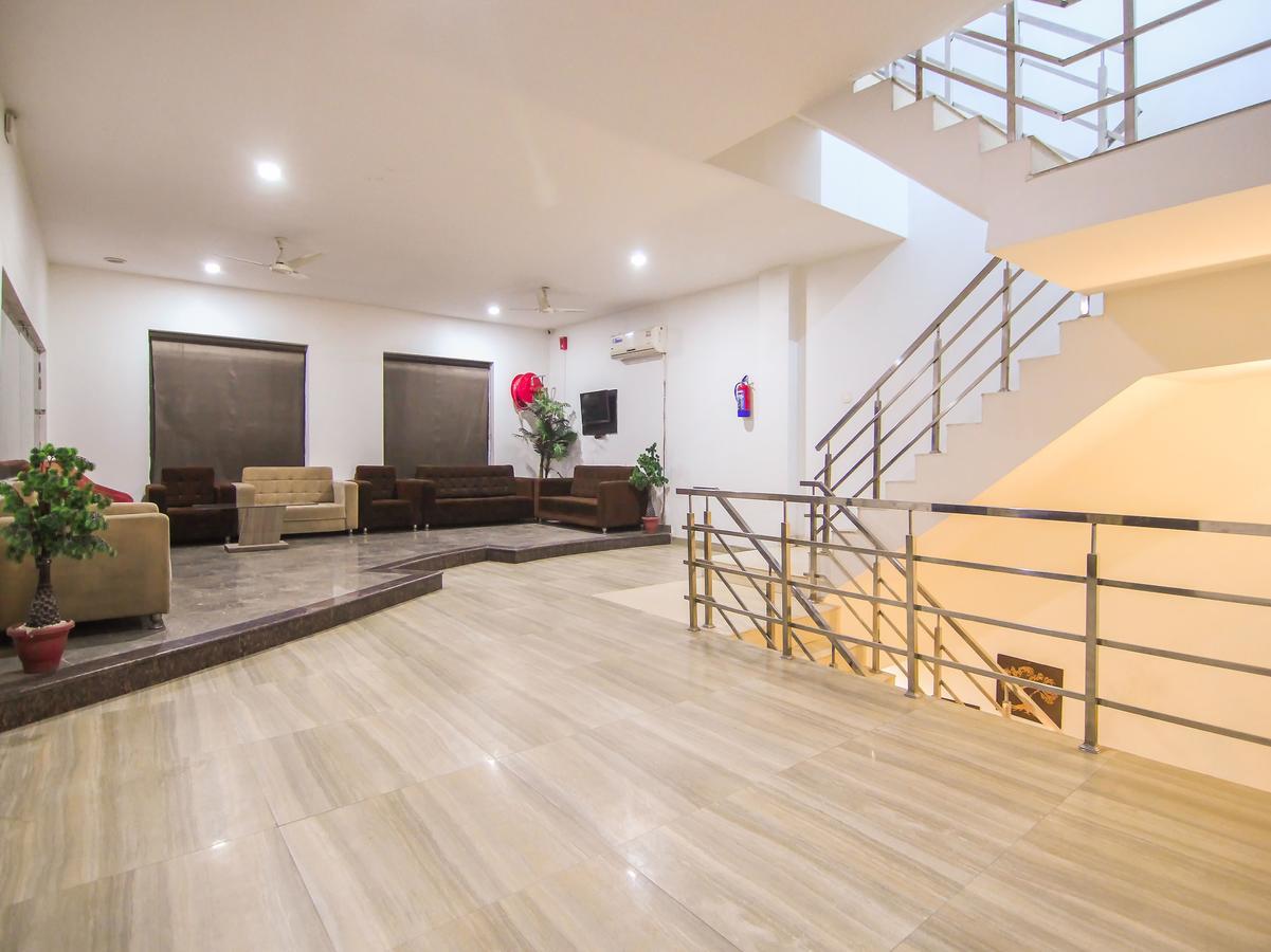 Oyo 1358 Hotel Crossroad Lucknow Luaran gambar