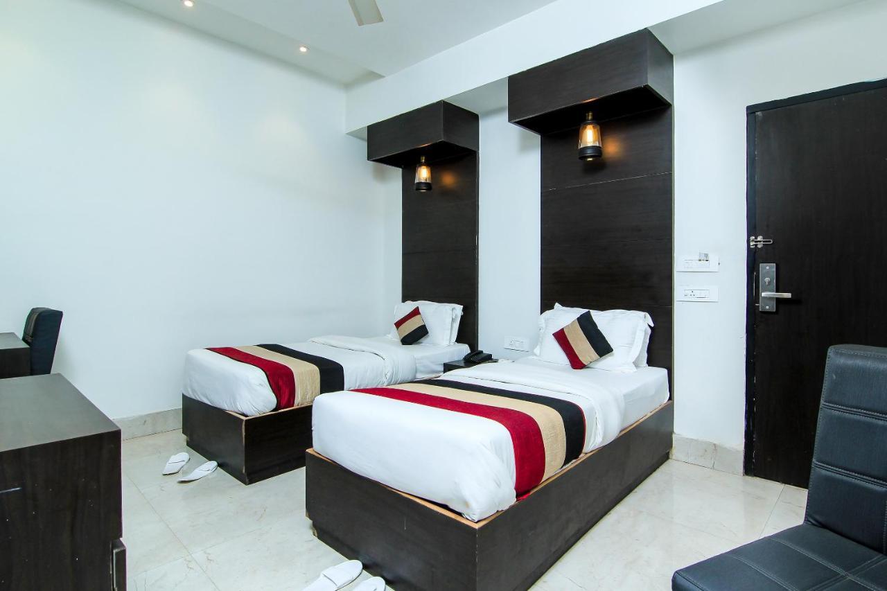Oyo 1358 Hotel Crossroad Lucknow Luaran gambar
