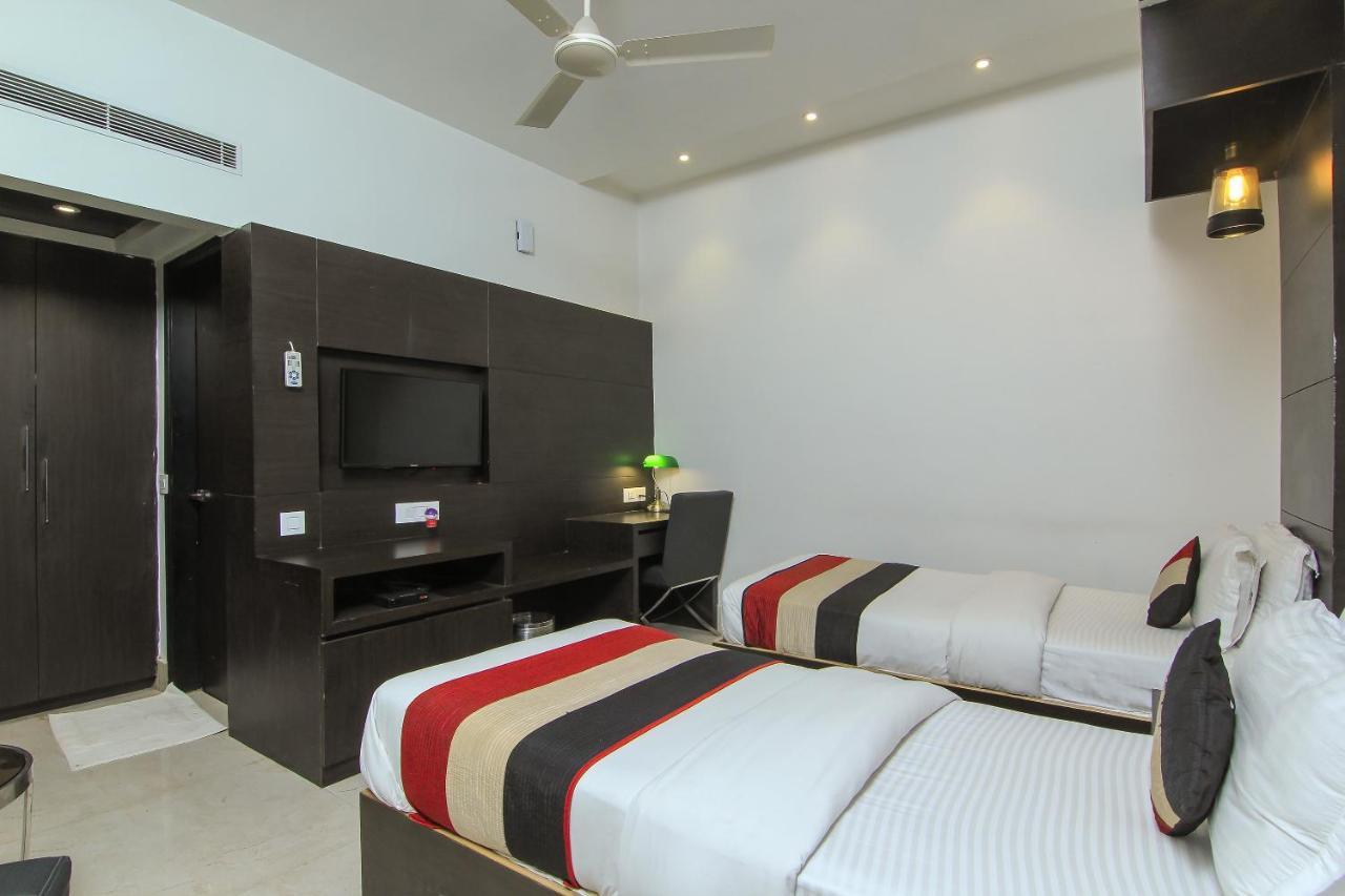 Oyo 1358 Hotel Crossroad Lucknow Luaran gambar