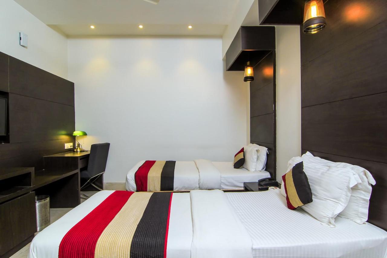 Oyo 1358 Hotel Crossroad Lucknow Luaran gambar