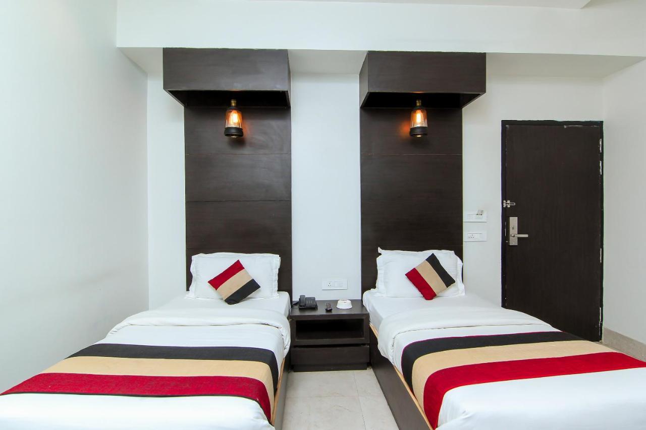 Oyo 1358 Hotel Crossroad Lucknow Luaran gambar