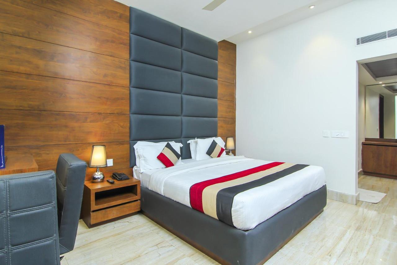 Oyo 1358 Hotel Crossroad Lucknow Luaran gambar